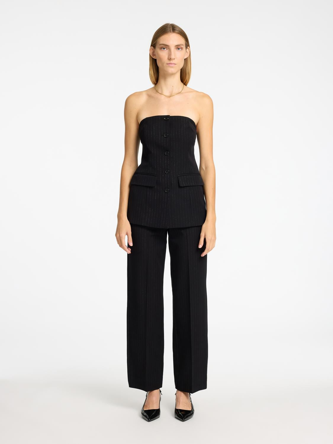 model_shot-front_full